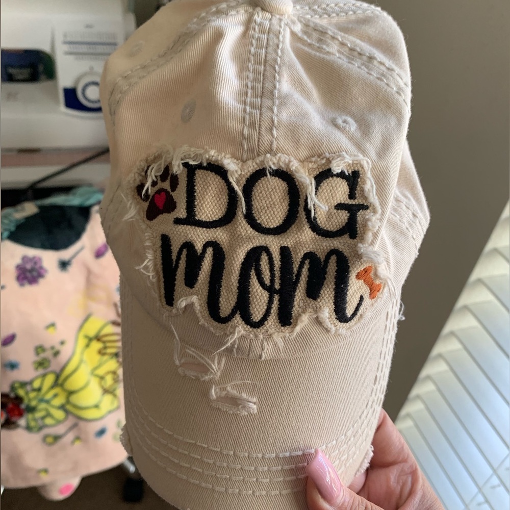 “Dog Mom” Adjustable Hat 🐾